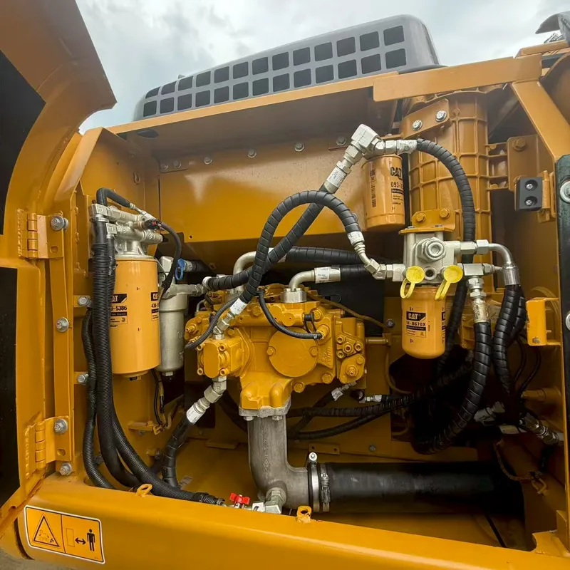 二手卡特323D2L挖掘机