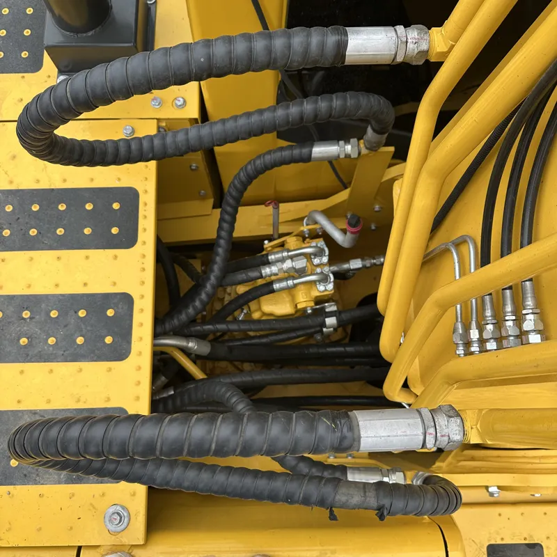 二手小松220-8挖掘机