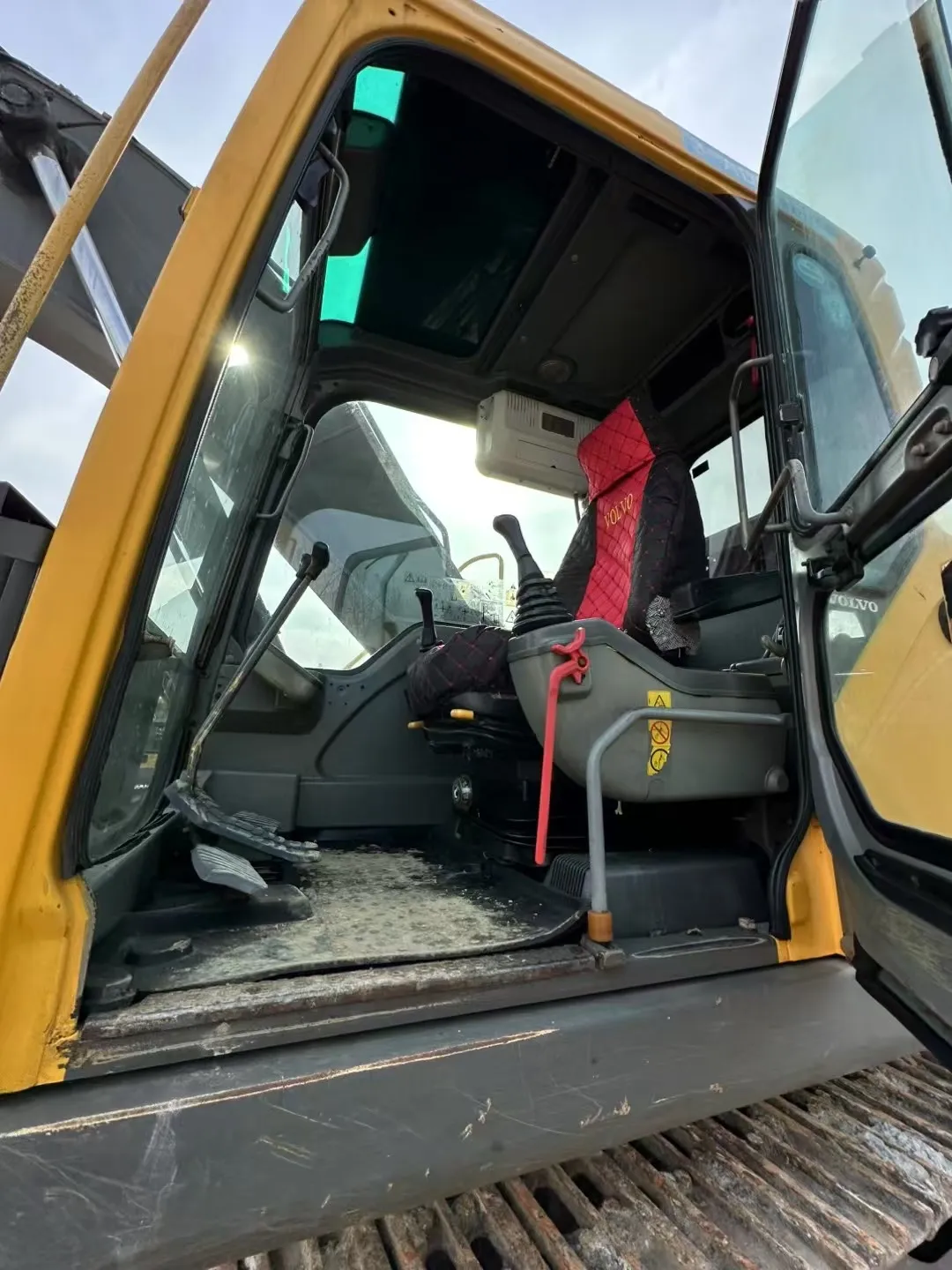 二手沃尔沃210挖掘机