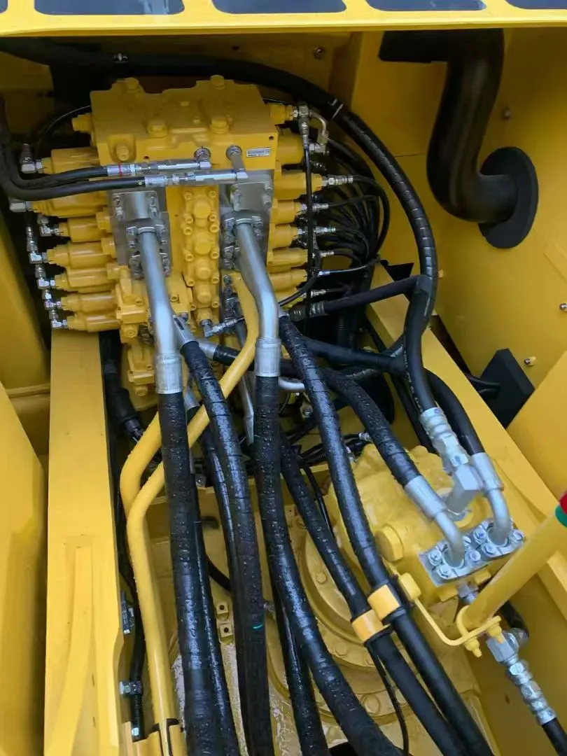 二手小松225全新机挖掘机