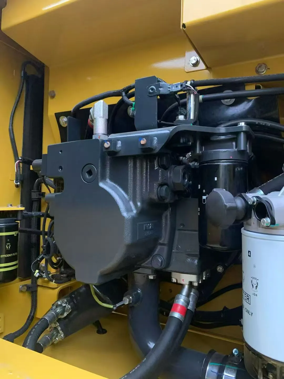 二手小松225全新机挖掘机