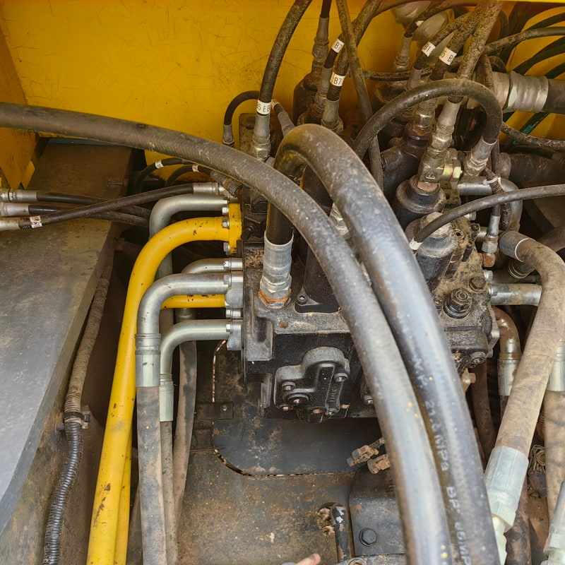 二手神钢SK260挖掘机